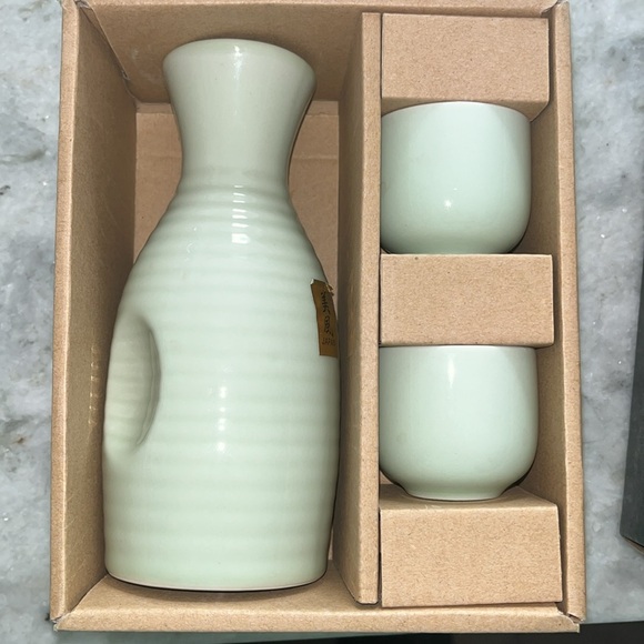Two sake sets, vessel, and glasses - Picture 4 of 7
